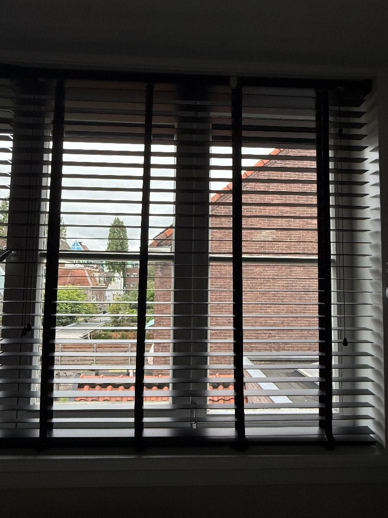 Zwarte houten jaloezie 133 × 144 cm – in uitstekende staat, Ophalen, Gebruikt, Overige merken, Zwart