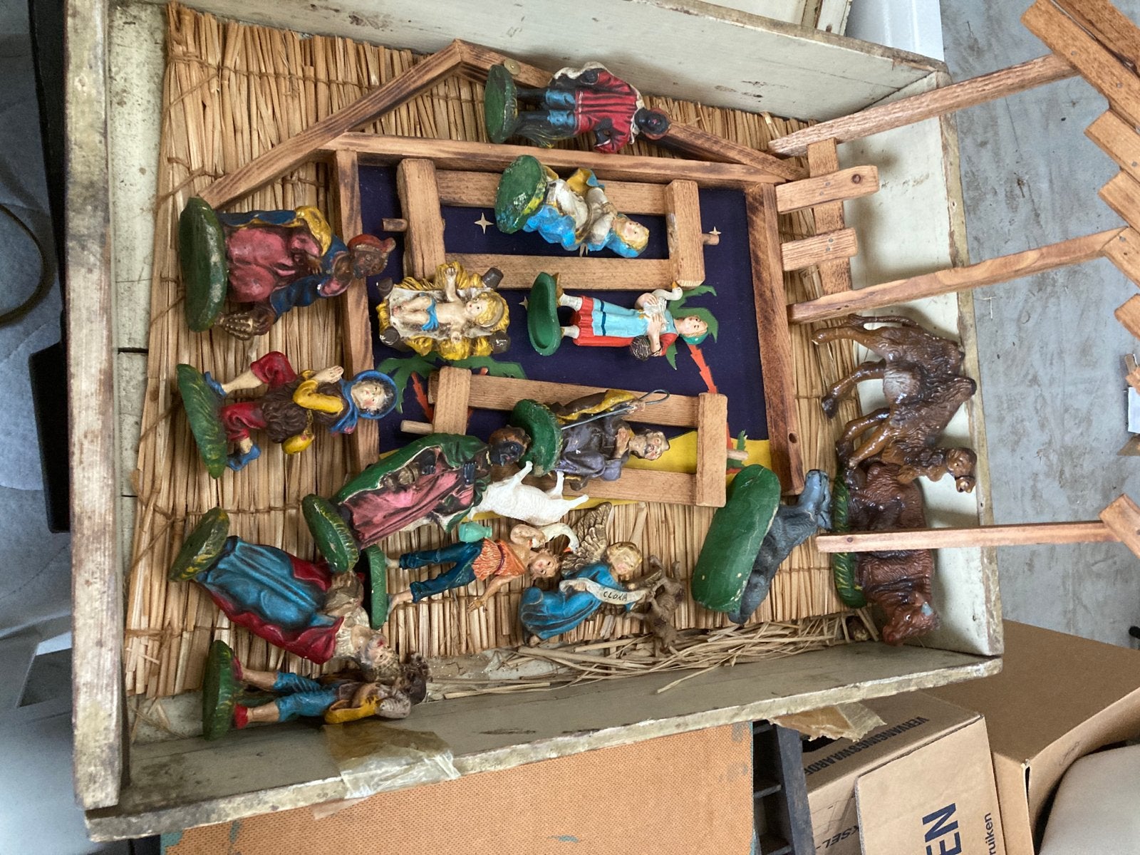 Antieke Kerststal met Beelden - Compleet en Authentiek, Ophalen of Verzenden, Gebruikt, Beeld(je), Christendom | Katholiek