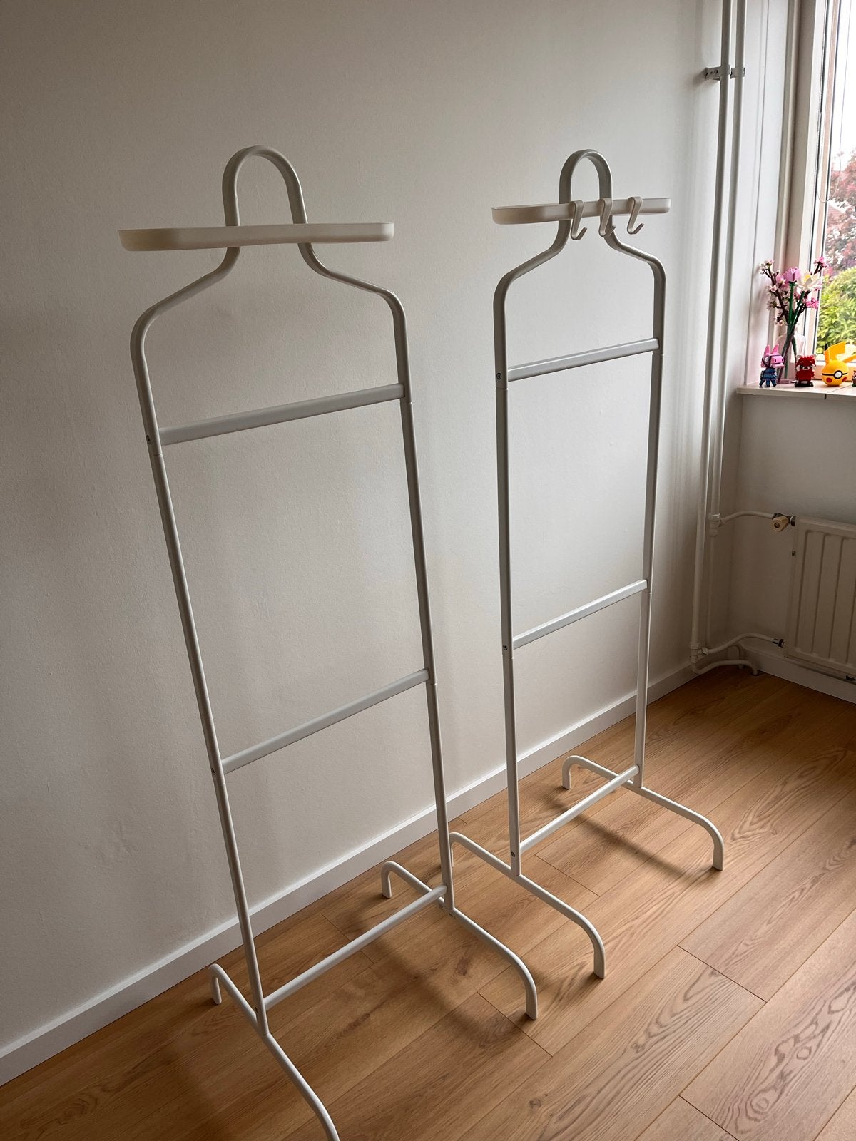 2x Ikea Kledingstandaard / Valetstandaard - Wit metaal, Ophalen, Gebruikt, Metaal, Volwassenen