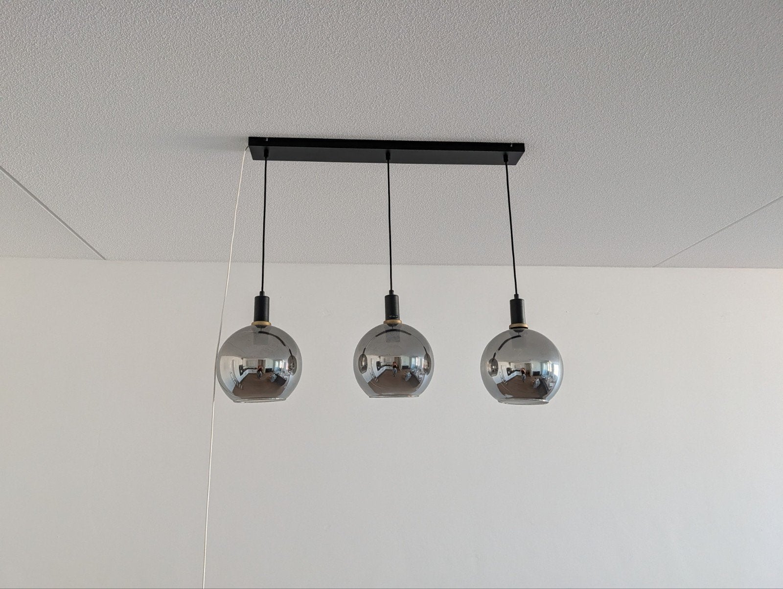 Moderne hanglamp met 3 rookglazen bollen, Huis en Inrichting, Lampen | Hanglampen, Ophalen, Gebruikt, E27 (groot), Glas