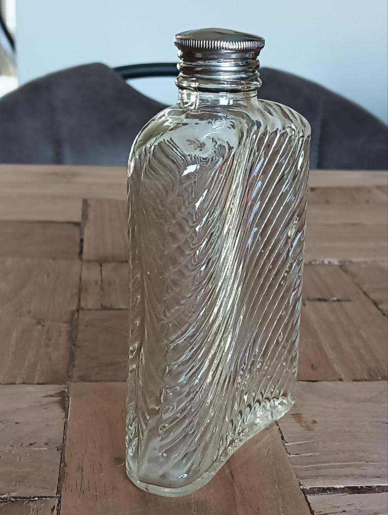 Vintage heup/ whisky fles. Universal, Ophalen