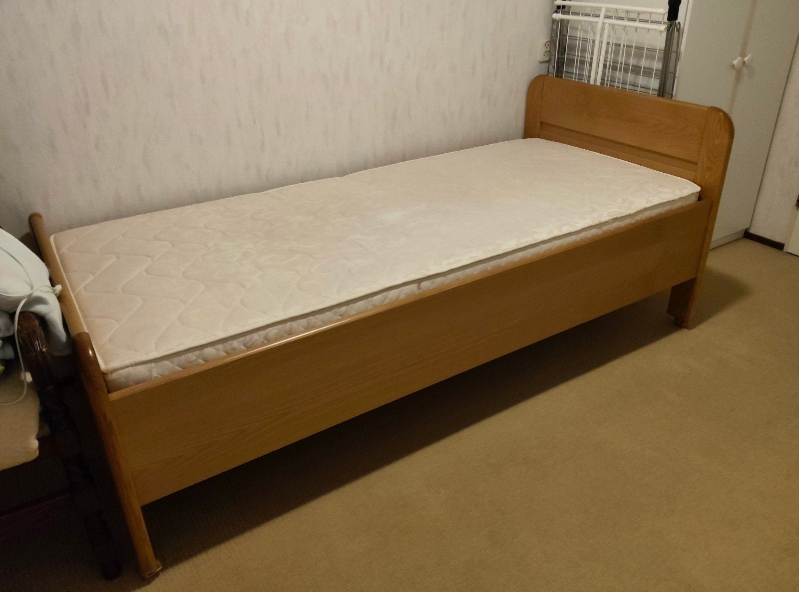 Eikenhouten ledikant ( zeer stevig)
90/200, Ophalen, Gebruikt, 90 cm, Eenpersoons