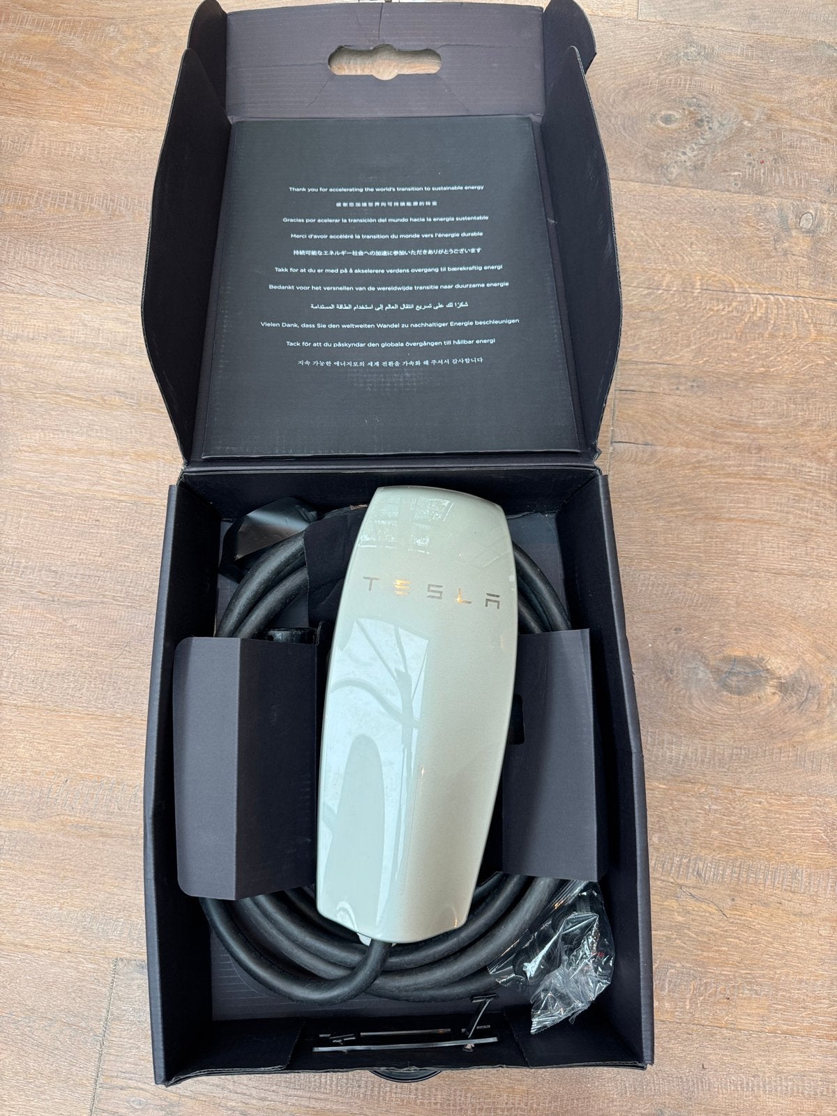 Tesla Wall Connector Gen 1 (7,4m kabel versie) - Goede staat, Ophalen, Gebruikt, Laadpaal en Laadkabel