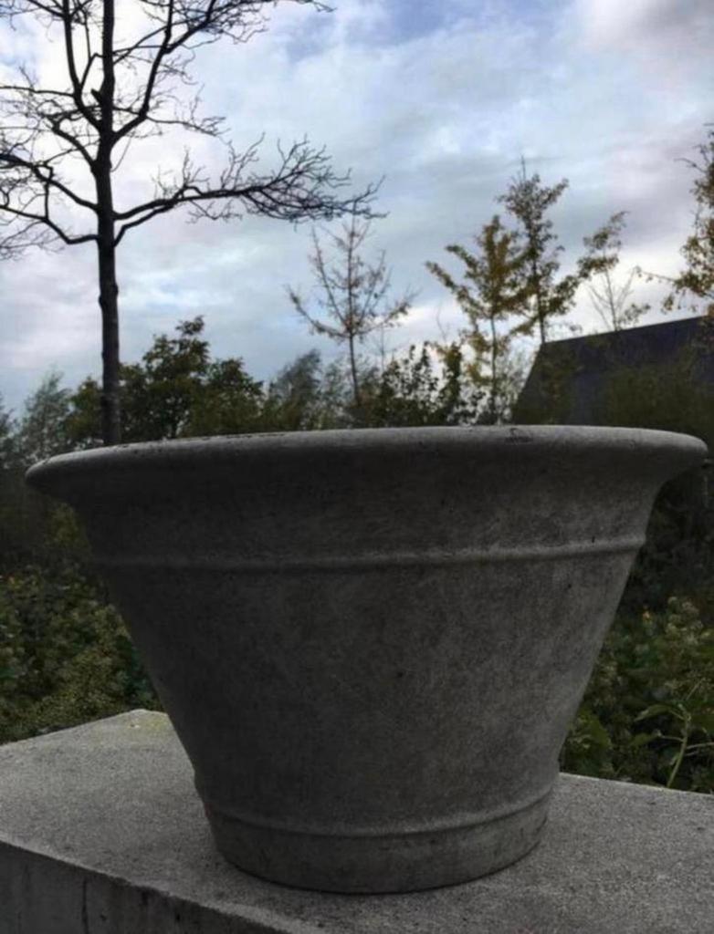 Diverse bloempotten antraciet grijze grote terracotta pot, Rond, Zo goed als nieuw, Minder dan 40 cm, Balkon