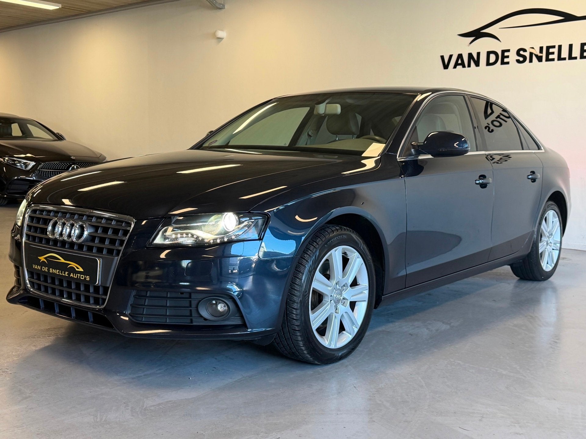 Audi A4 Limousine 1.8 TFSI Pro Line Business BIXENON/LED/PDC, Auto's, Euro 5, Gebruikt, 4 cilinders, Blauw