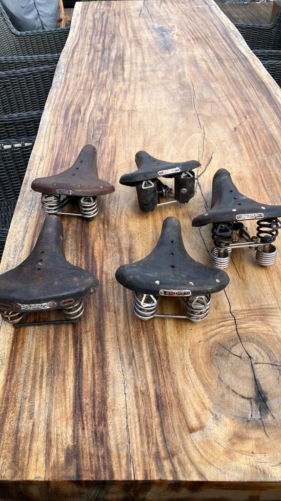 5 oude leren fiets zadels in goede staat, Ophalen of Verzenden, Zo goed als nieuw, Zadel