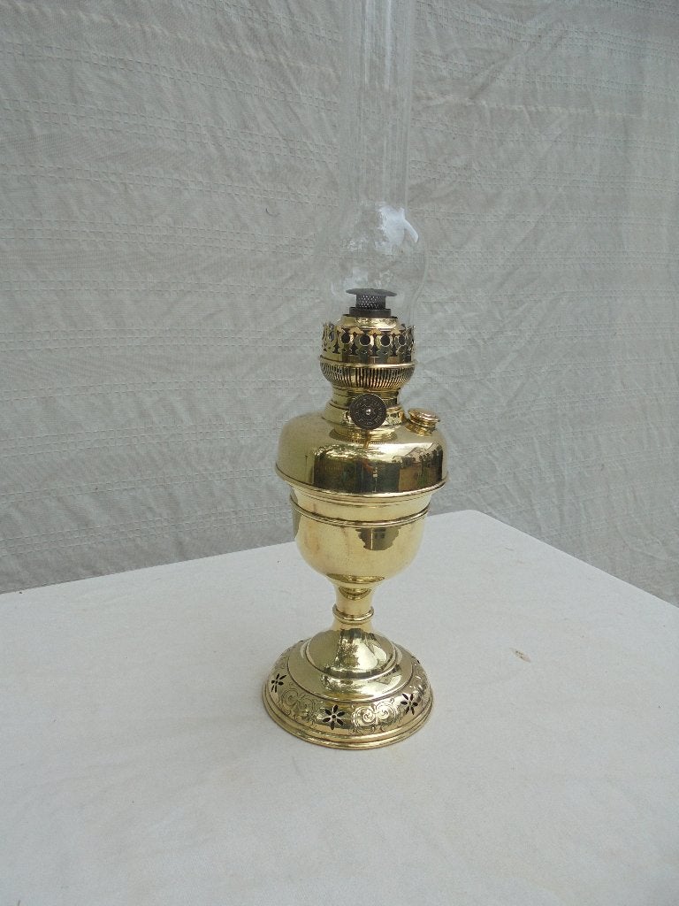 Mooie gave antieke petroleumlamp, Antiek en Kunst, Ophalen of Verzenden