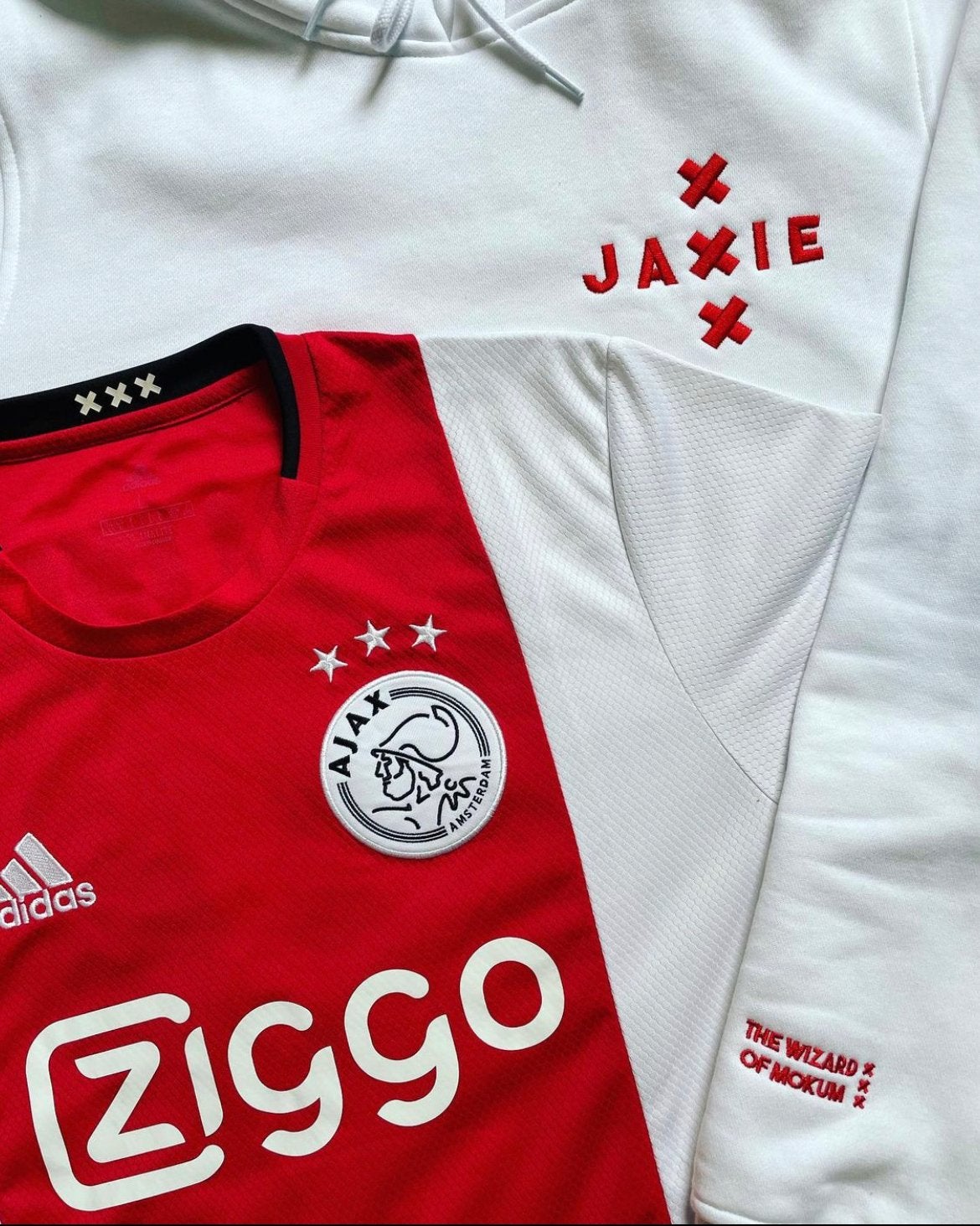 NIEUW - Ajax “Jaxie” Hoodie - Wizard of Mokum - Wit/Rood, Verzamelen, Sportartikelen en Voetbal, Ophalen of Verzenden, Ajax