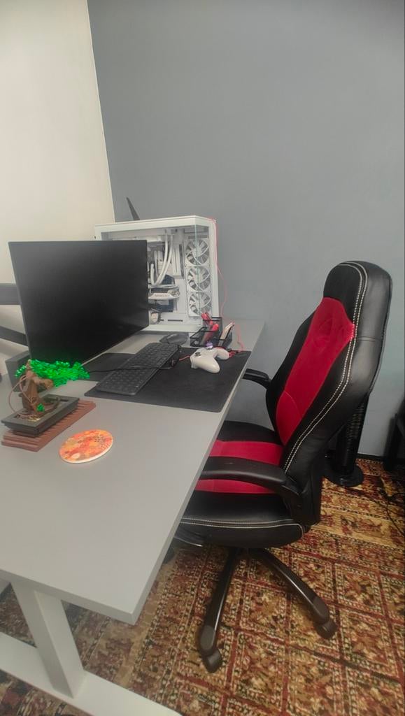 A super comfortable black gaming chair. FOR SALE!!!, Ophalen, Zwart, Zo goed als nieuw, Gaming bureaustoel