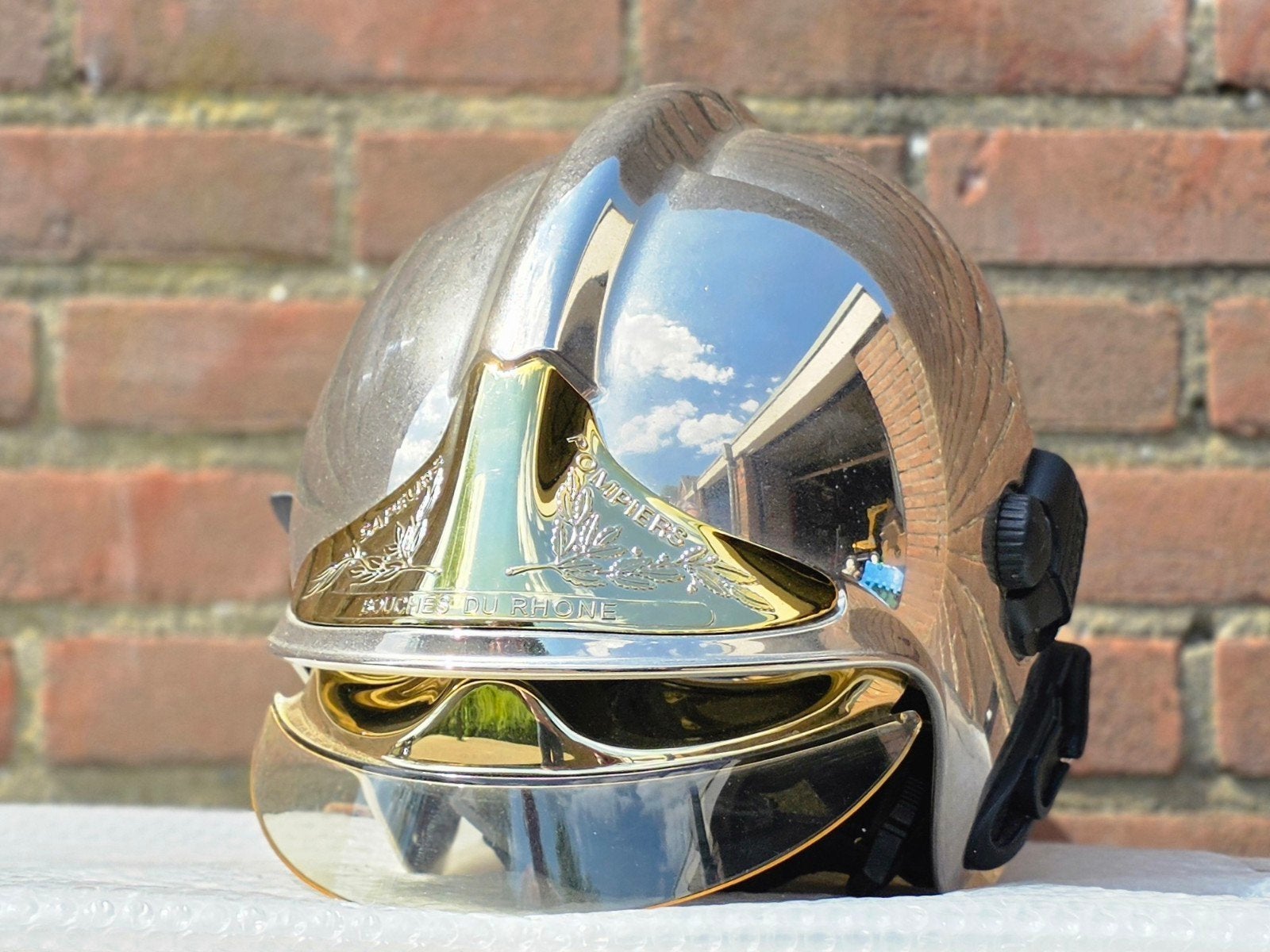 brandweerhelm brandweer Frankrijk MSA F1SF du Rhone, Verzamelen, Ophalen of Verzenden, Landmacht, Nederland, Embleem of Badge