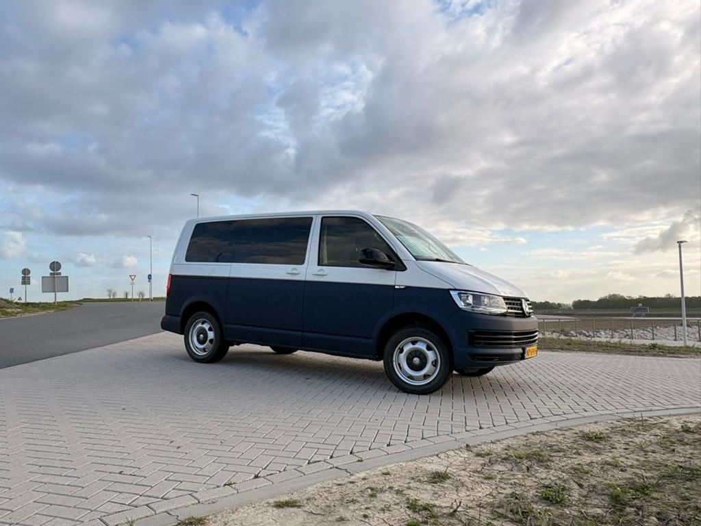 Volkswagen Kombi 2.0 TDI 204pk L1h1 (8 personen), Auto's, Stof, Zwart, 255 €/maand, 2500 kg