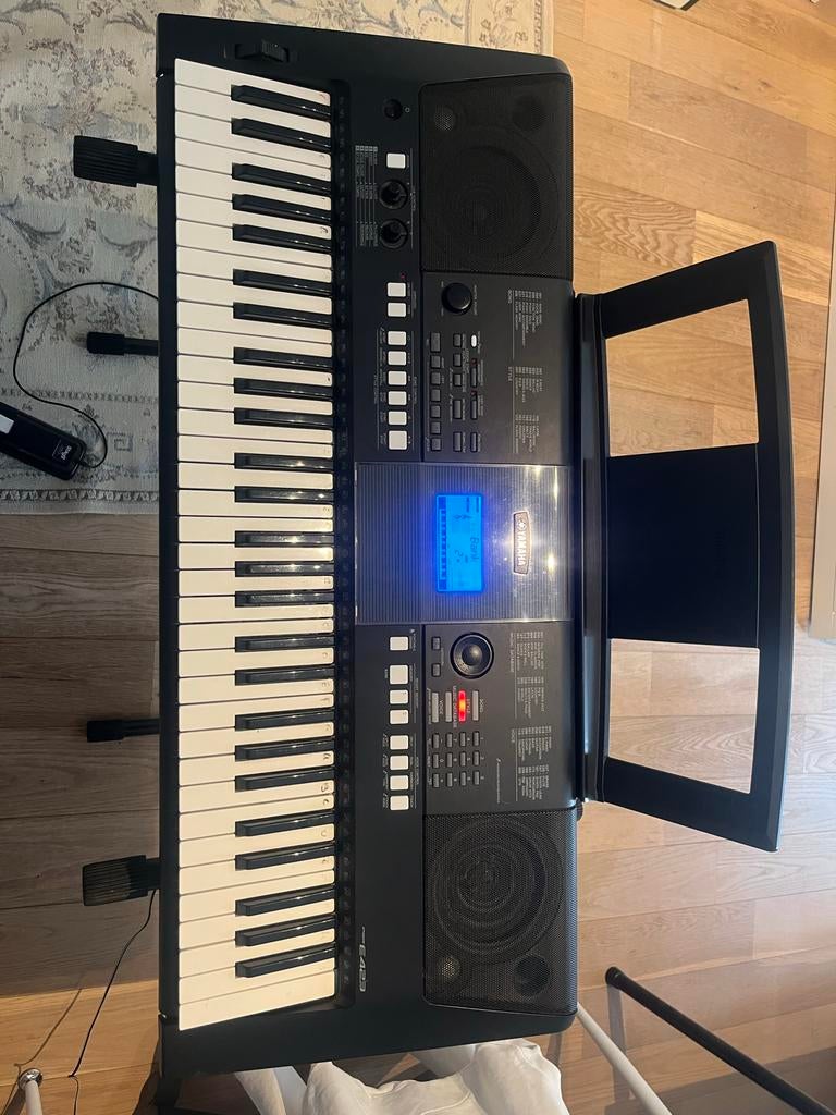 Yamaha PSR-E463 Keyboard met standaard en pedaal, Ophalen, 61 toetsen, Yamaha, Zo goed als nieuw