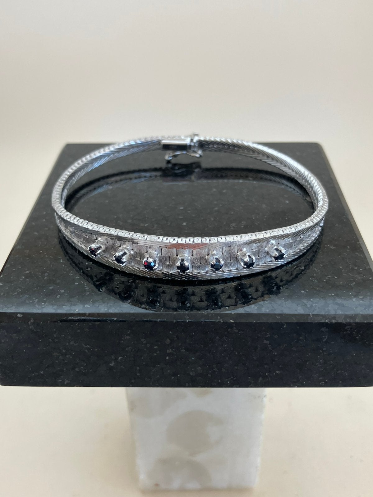 Zilveren armband met 7 blauwe saffieren, Ophalen of Verzenden, Zo goed als nieuw, Blauw, Zilver