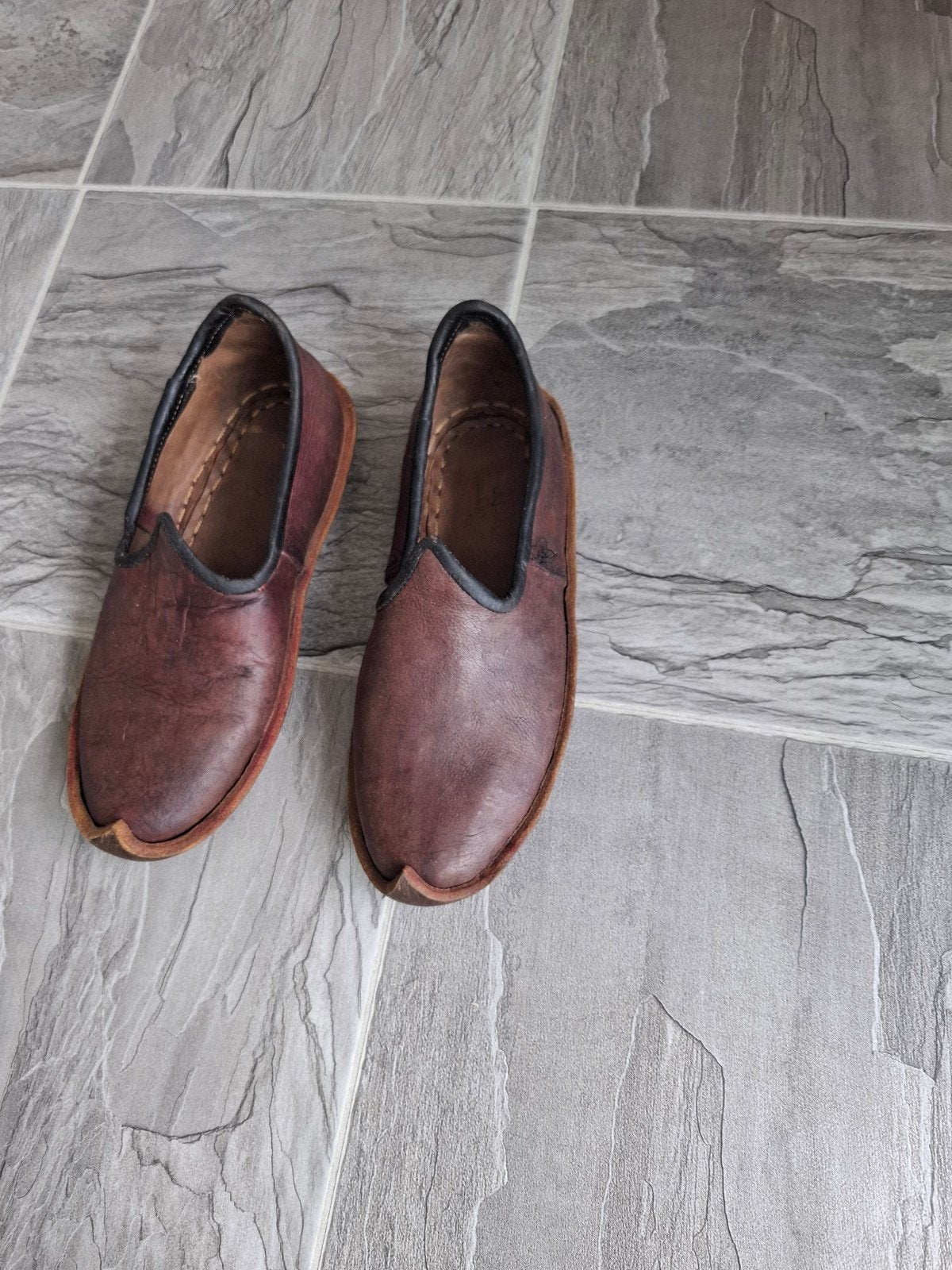 Handgemaakte Middeleeuwse schoenen, Ophalen of Verzenden, Zo goed als nieuw, Zwart