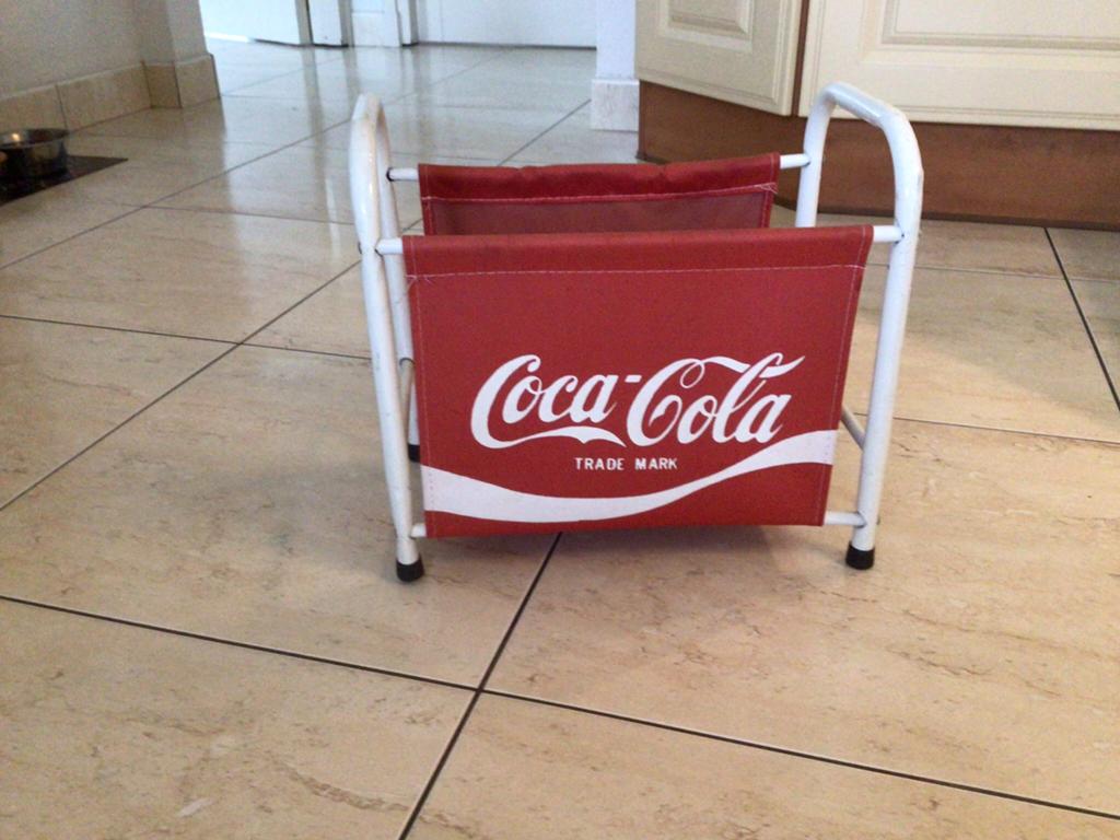 COCA COLA TIJDSCHRIFTEN/ KRANTEN HOUDER, Ophalen of Verzenden, Gebruikt, Overige typen