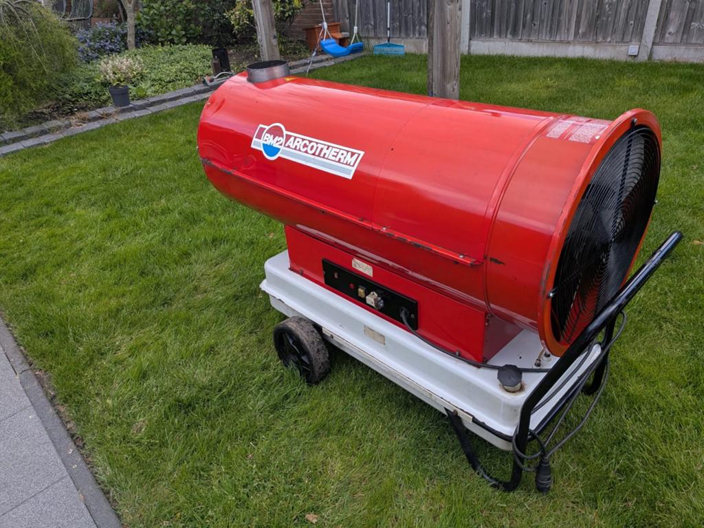 Krachtige mobiele heteluchtkanon / diesel heater, Ophalen