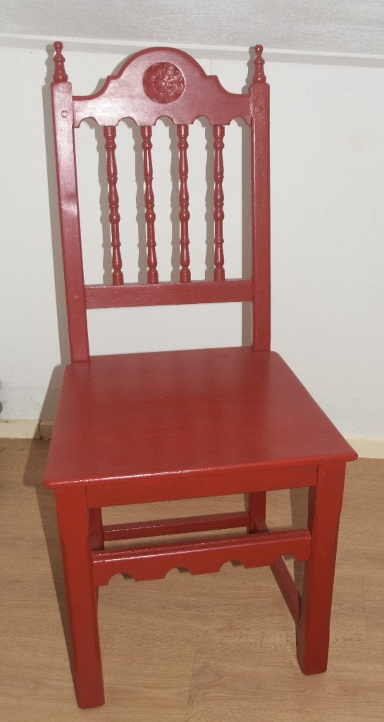 Brocante houten stoel met rozet bordeaux rood, Huis en Inrichting, Stoelen, Eén, Hout, Rood, Ophalen