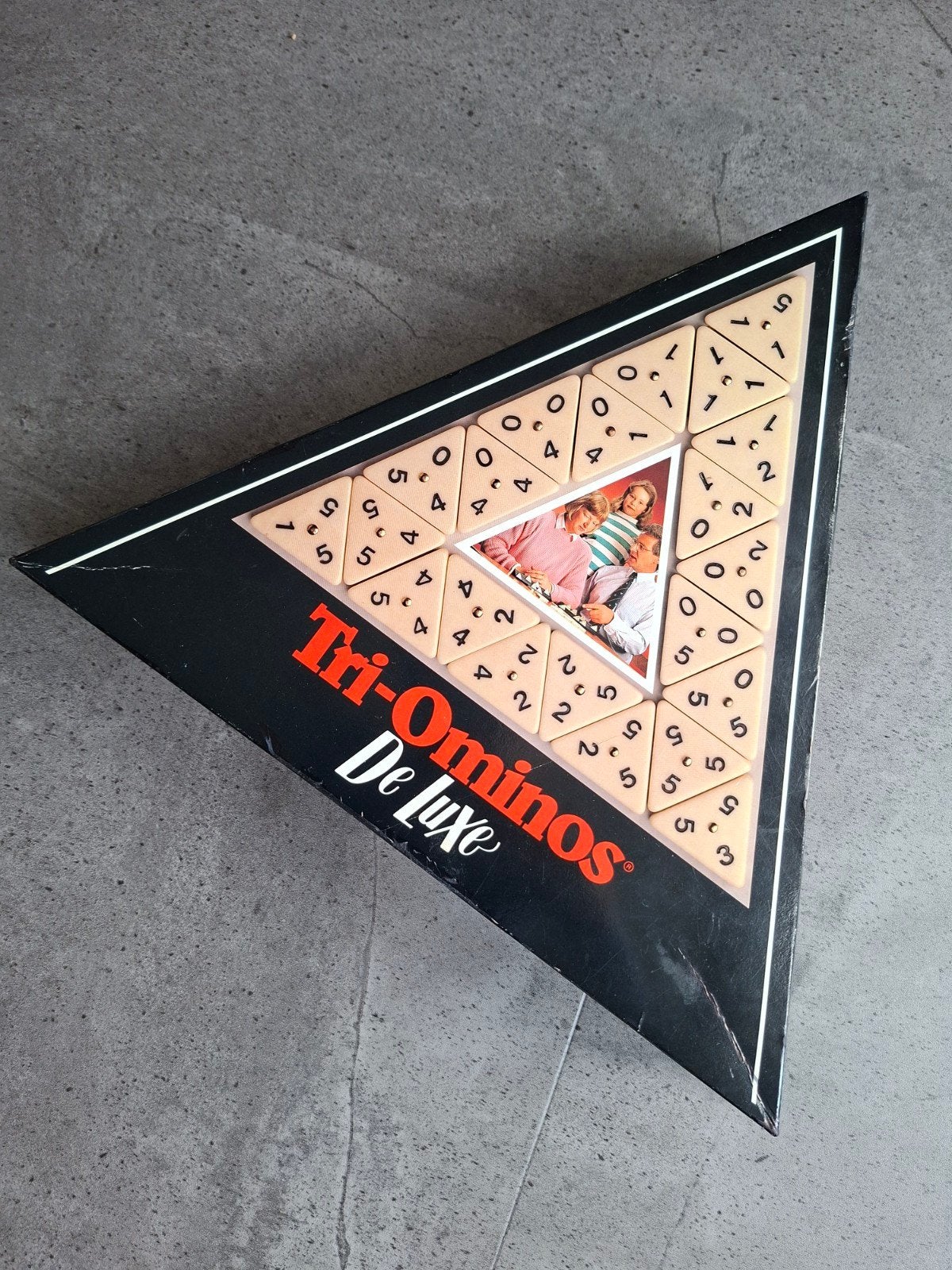 Triominos de luxe. in nette staat.Leuk spel voor jong en oud, Ophalen of Verzenden, Zo goed als nieuw