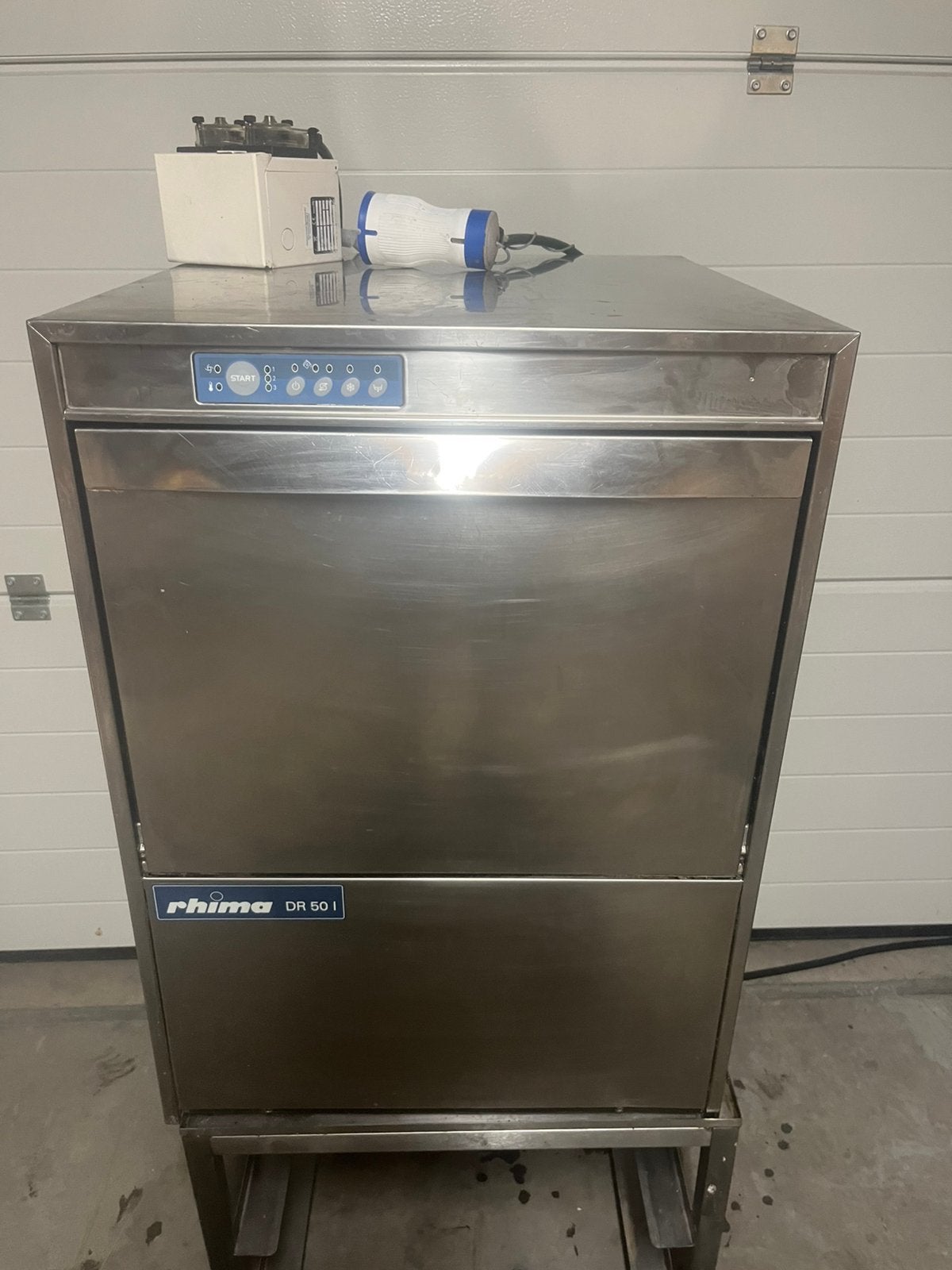 Horeca vaatwasser, professionele vaatwasser,, Ophalen