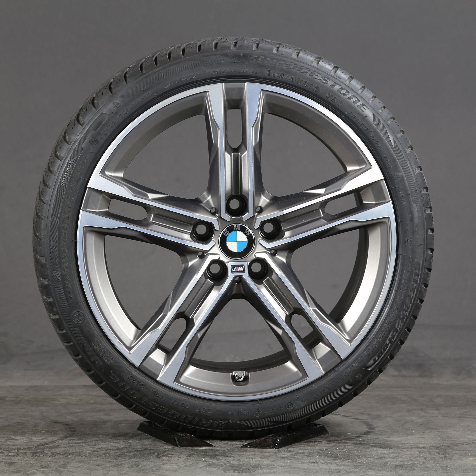 18” BMW 1 serie F40 F41 2 serie 556M velgen + Winterbanden