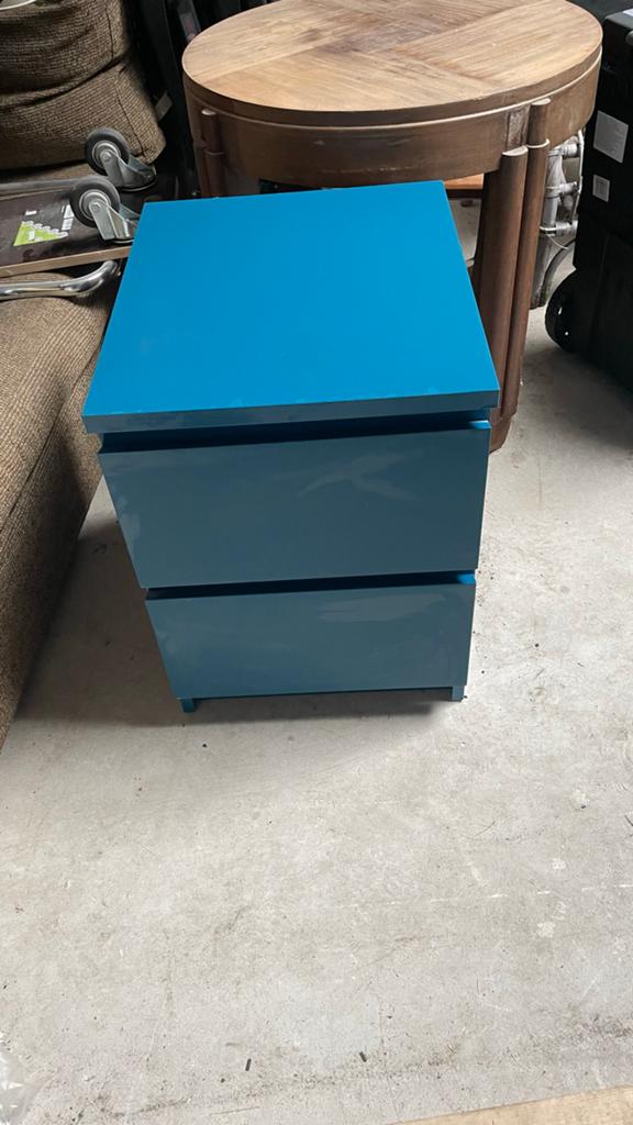 Comfortabele grijze fauteuil  en blauw nachtkastje, Huis en Inrichting, Ophalen, Gebruikt, Eén, Stof
