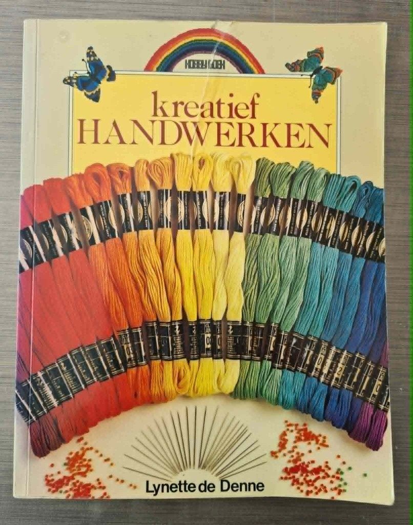 Kreatief handwerken - Lynette de Denne, Ophalen of Verzenden, Gelezen, Borduren en Naaien