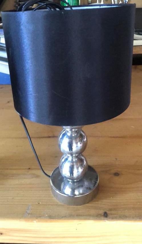 2 tafellampen zwarte kap zilverkleurige poten, Ophalen of Verzenden, Zo goed als nieuw, Minder dan 50 cm