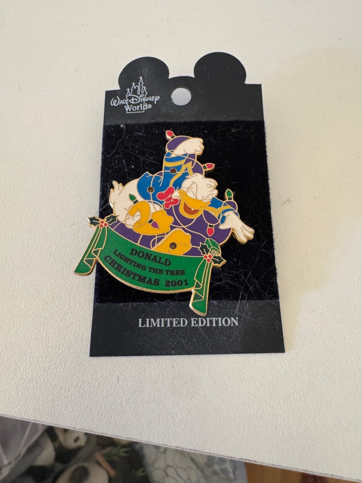 Disney World Donald Duck Limited Edition Kerst Pin 2001, Verzamelen, Ophalen, Donald Duck, Zo goed als nieuw, Overige typen