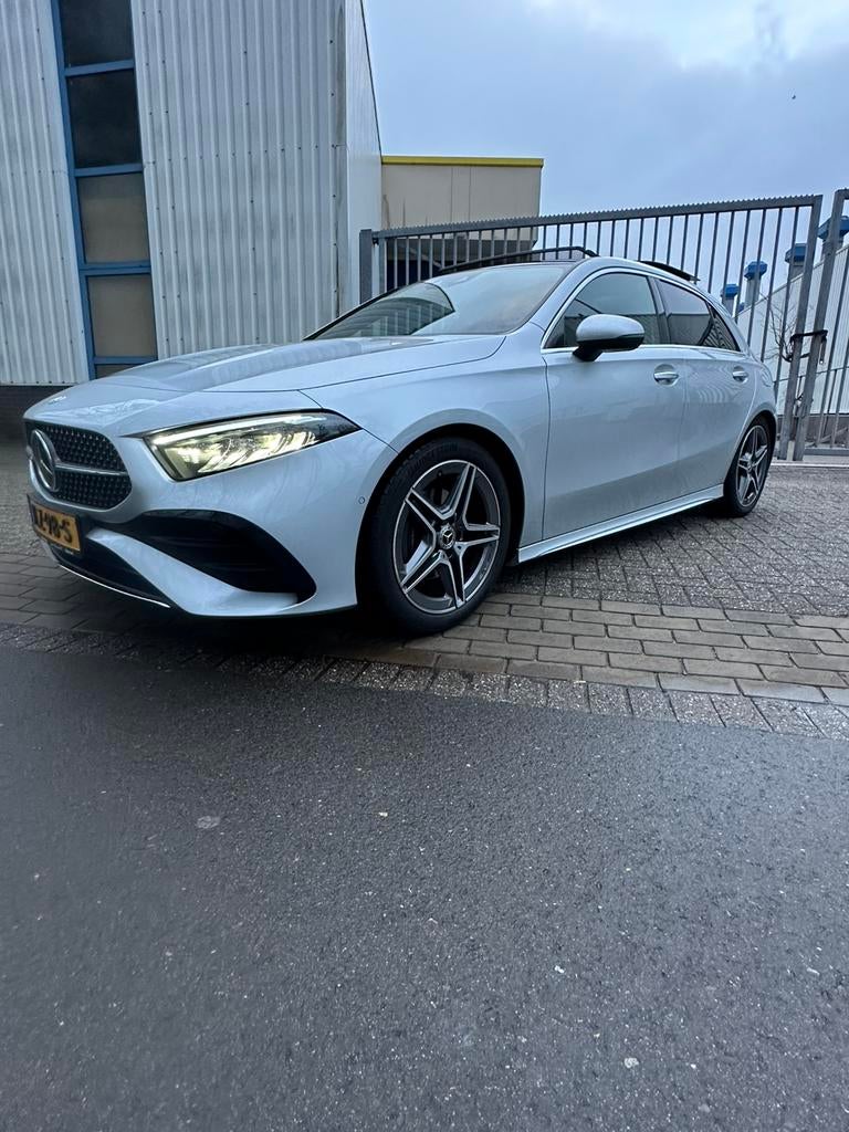 Mercedes-Benz A-Klasse A 200 163pk 2024 Grijs - Pano -, 4 cilinders, 163 pk, Bedrijf, Hybride Elektrisch/Benzine