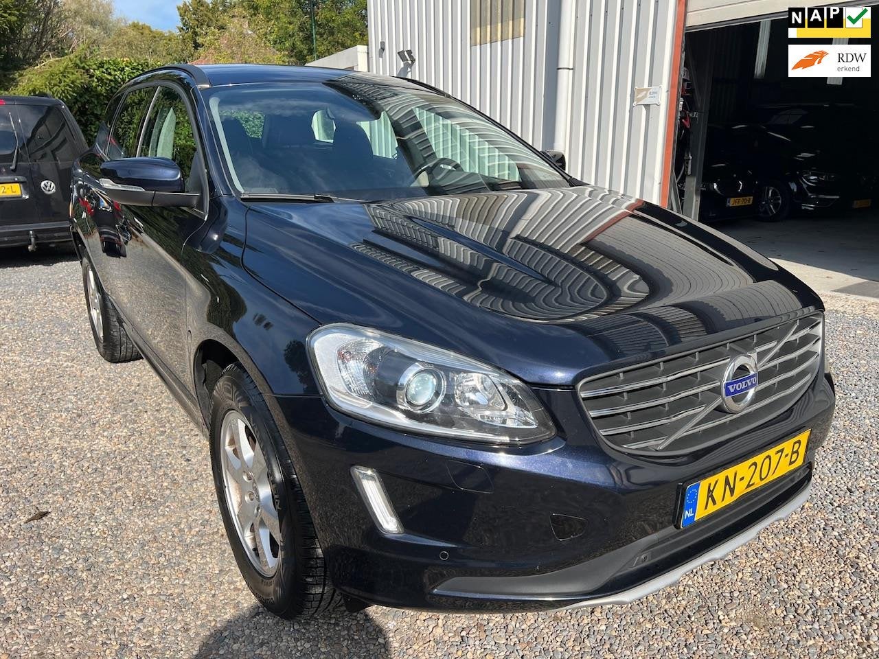 Volvo XC60 2.0 D4 FWD AUT Momentum TREKHAAK.CAM.XENON!, Auto's, 1969 cc, Blauw, Leder en Stof, Bedrijf