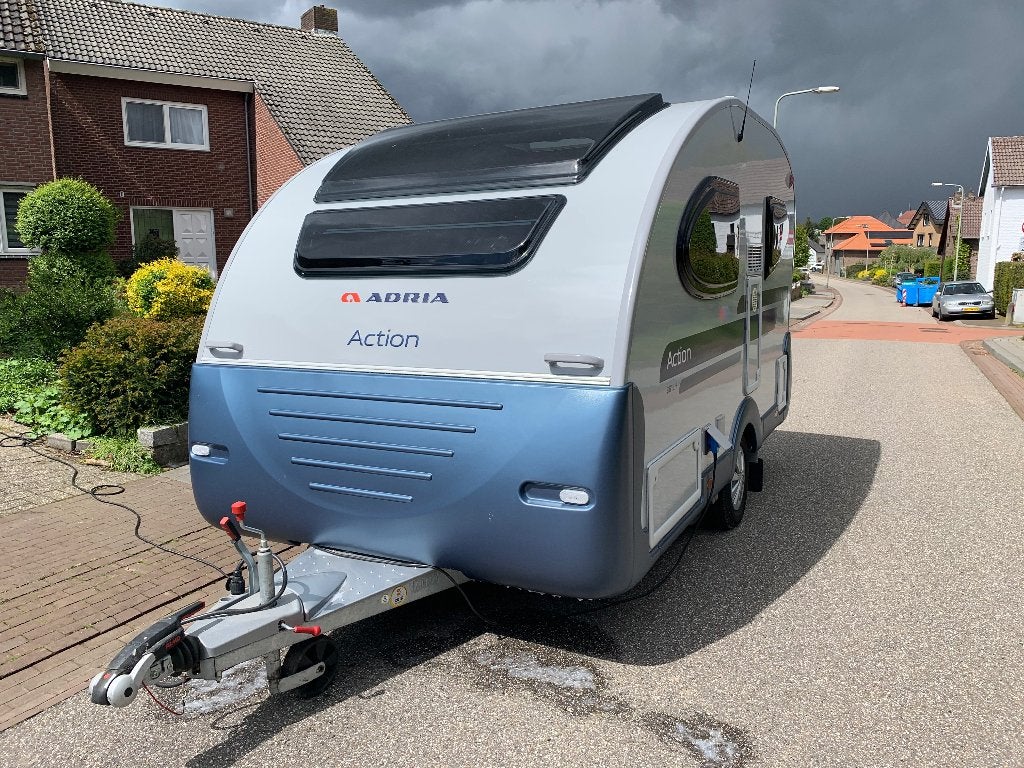 Adria Action 361LH, Rondzit, Schokbreker, Particulier, 5 tot 6 meter