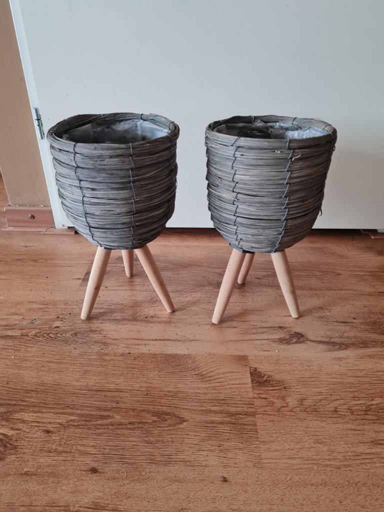 2 bruine bloempotten en 2 grijze bloempotten en 1 bloempot, Tuin en Terras, Bloempotten, Zo goed als nieuw, Overige materialen