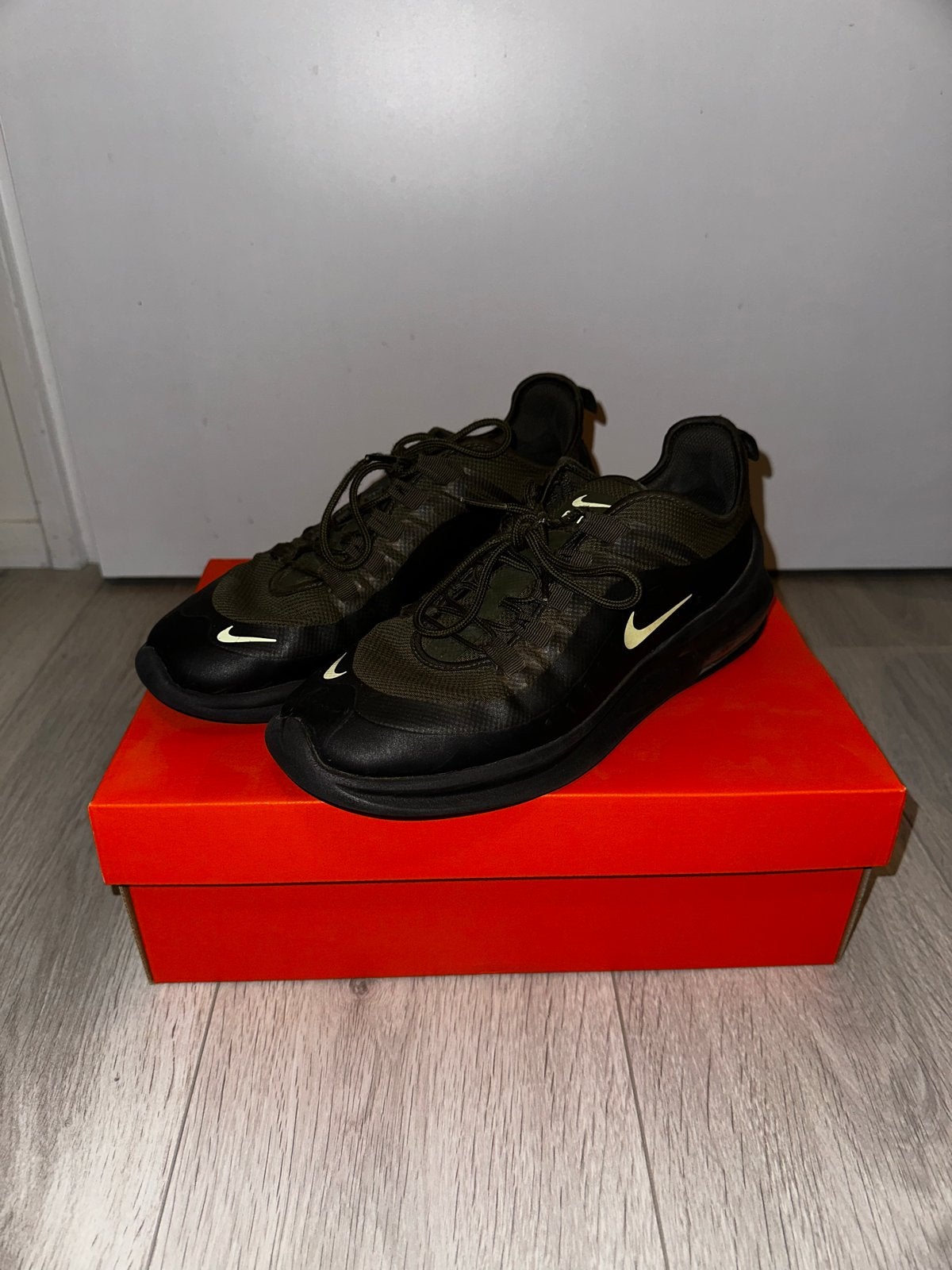 Nike Air Max sneakers - Zo goed als nieuwe maat 41, Kleding | Heren, Ophalen of Verzenden, Zo goed als nieuw, Zwart, Sneakers of Gympen