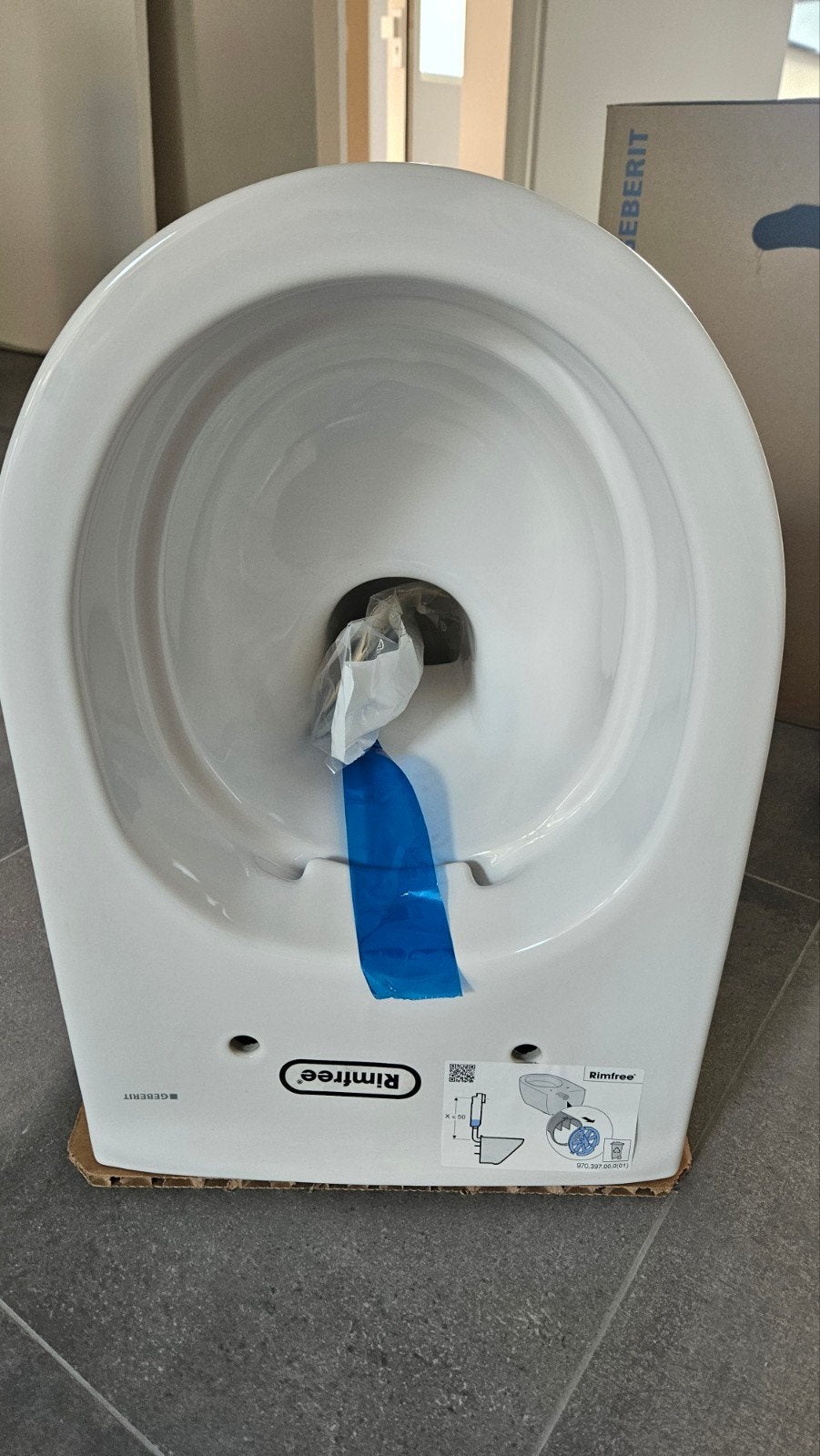 NIEUW: Geberit Tropea Wandcloset Rimfree - Nieuw in doos, Ophalen, Nieuw, Steen, Toilet