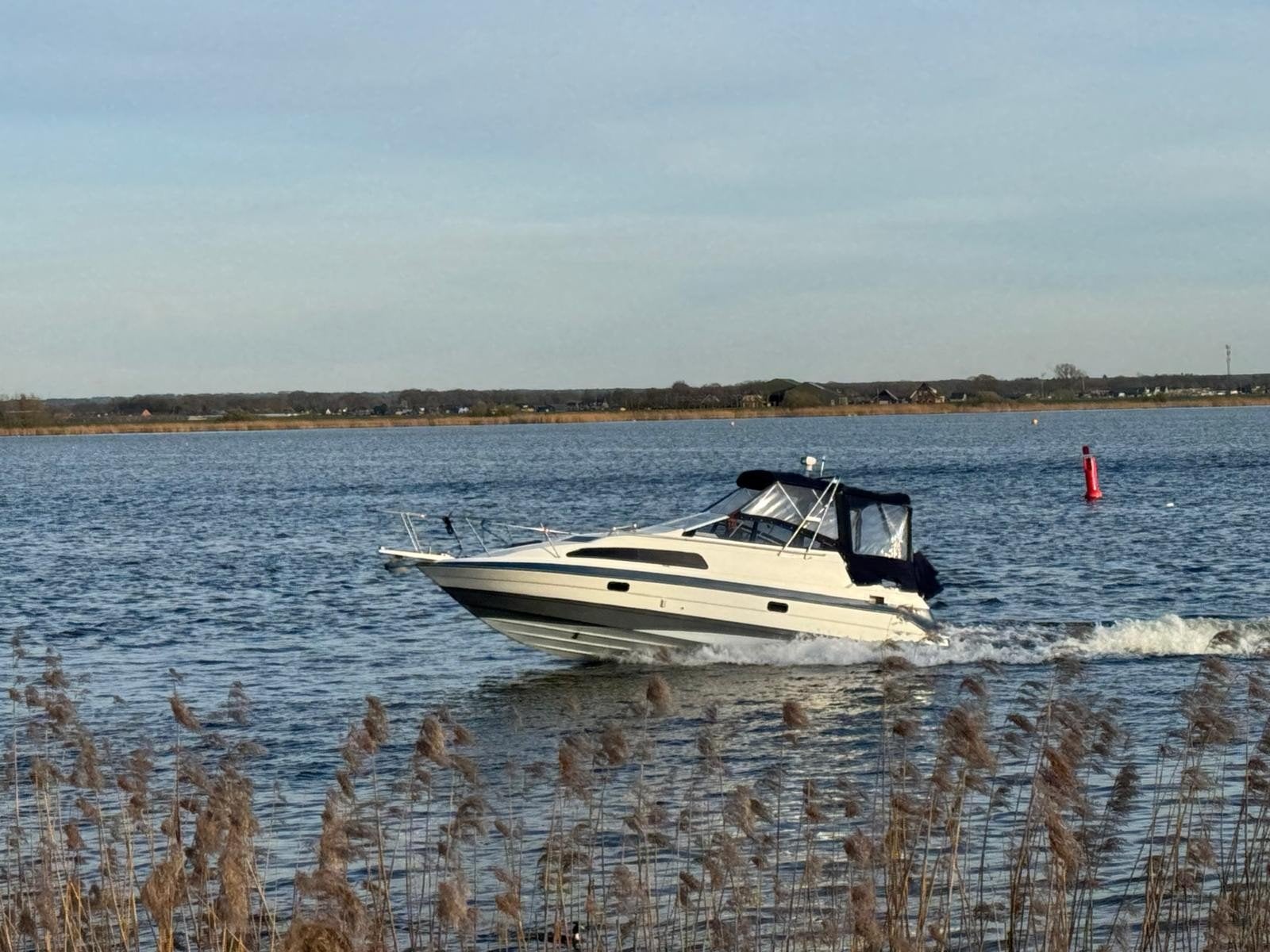 Bayliner 2655 Sunbridge – Vaarklaar, Watersport en Boten, Ophalen, Bayliner, Polyester, Koelkast
