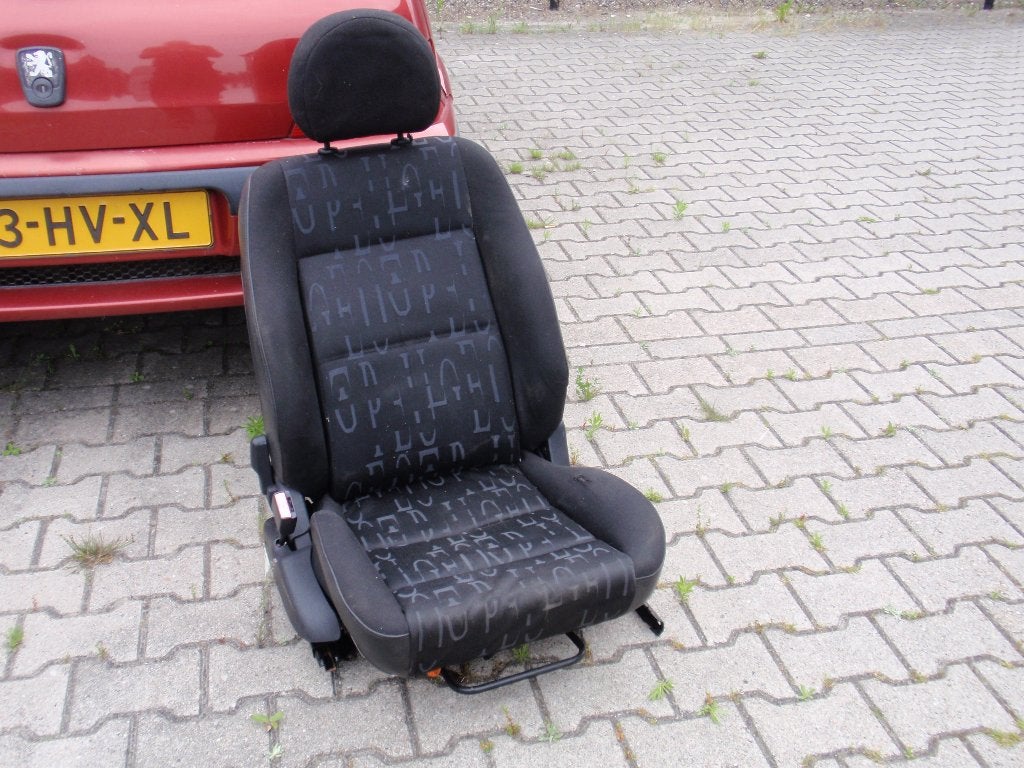Stoel links twee stuks, 1 zonder airbag en1 met, Peugeot 106, Auto-onderdelen, Ophalen of Verzenden, Peugeot