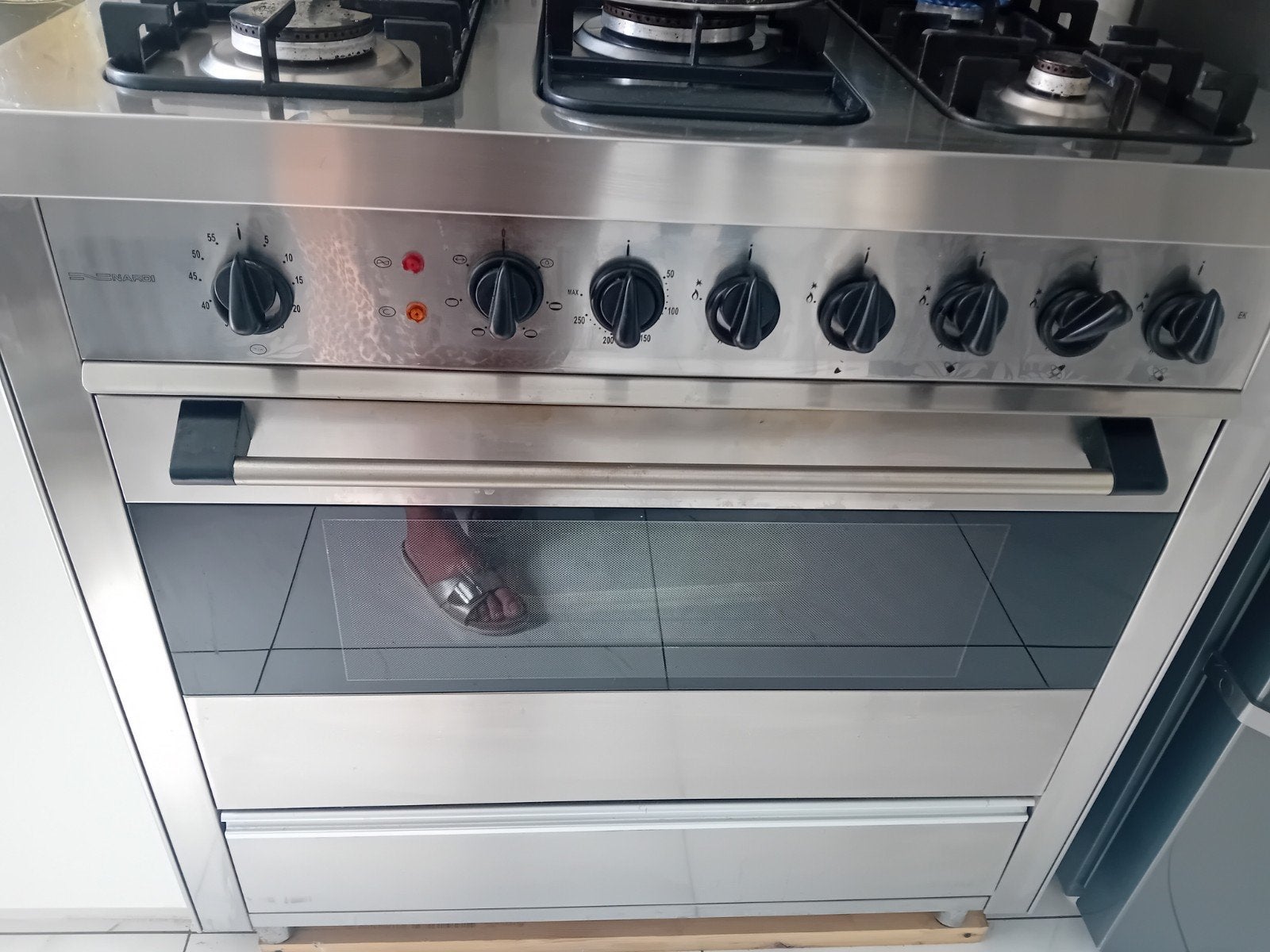 Te koop 5 pits Gasfornuis met elektrische oven. Moet zsm weg, Ophalen, 4 kookzones, Gas, Vrijstaand