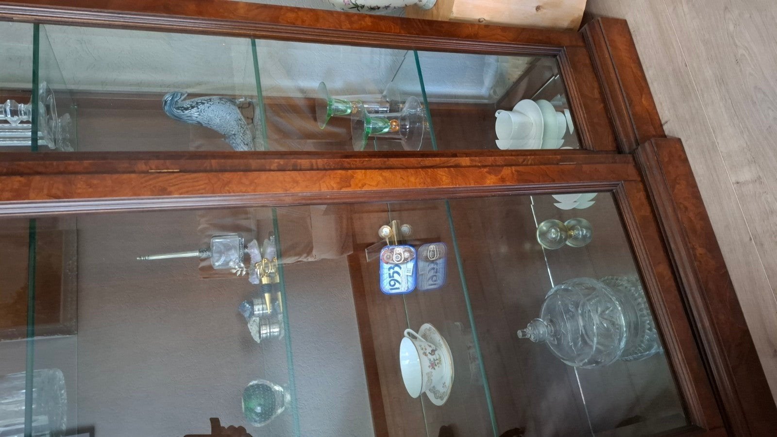 Prachtige houten vitrinekast met glazen deur, Antiek en Kunst, Ophalen
