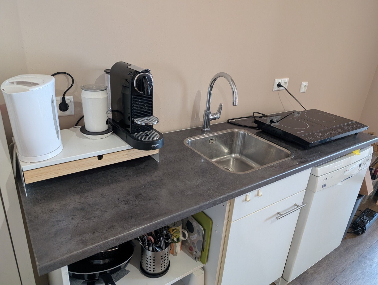 Complete Noodkeuken: Vaatwasser, Koelkast, Inductieplaat, Huis en Inrichting, Keuken | Complete keukens, Ophalen, Grijs, Overige typen