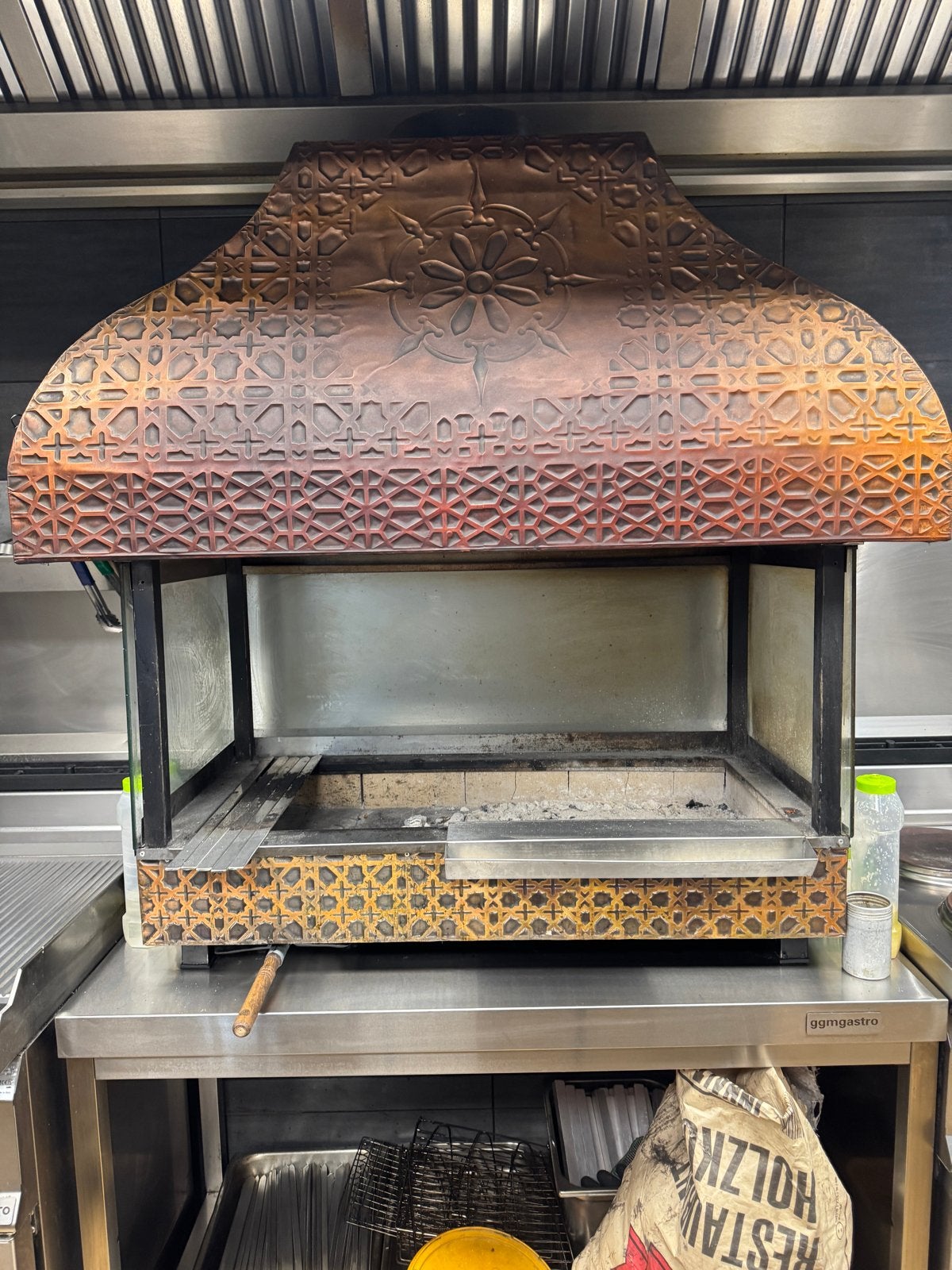 Horeca Houtskool Grill met Koperen Afzuigkap, Ophalen, Gebruikt