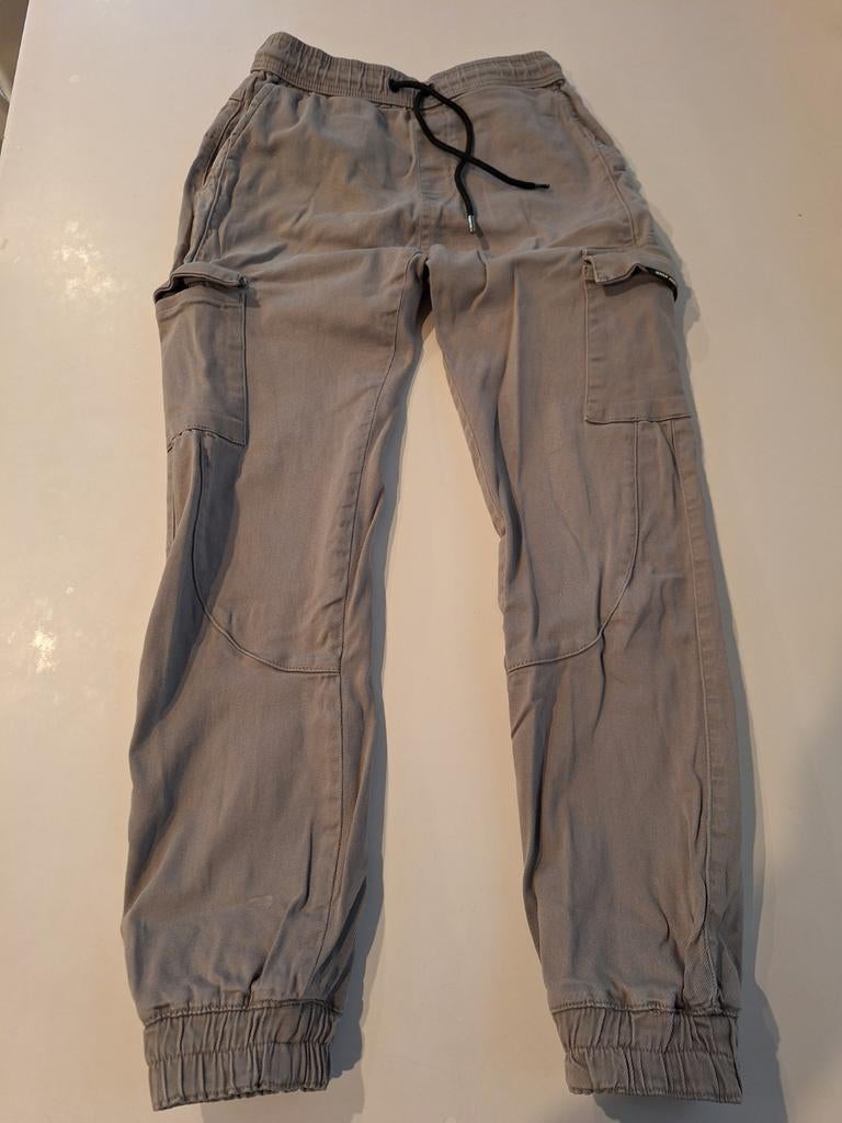 Grijze cargobroek van Daily Aesthetikz maat xs., Ophalen of Verzenden, Daily aesthetikz, Grijs, Gedragen