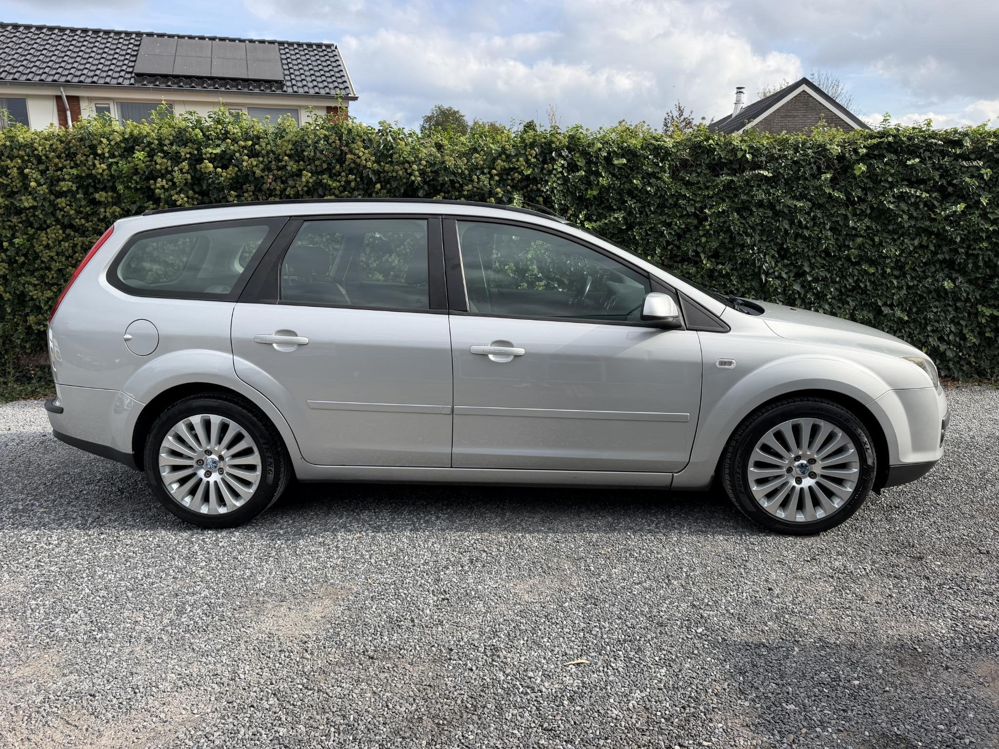 Ford Focus Wagon 1.8-16V Titanium | Autom. Airco | Cruise Co, Gebruikt, 4 cilinders, Handgeschakeld, Navigatiesysteem