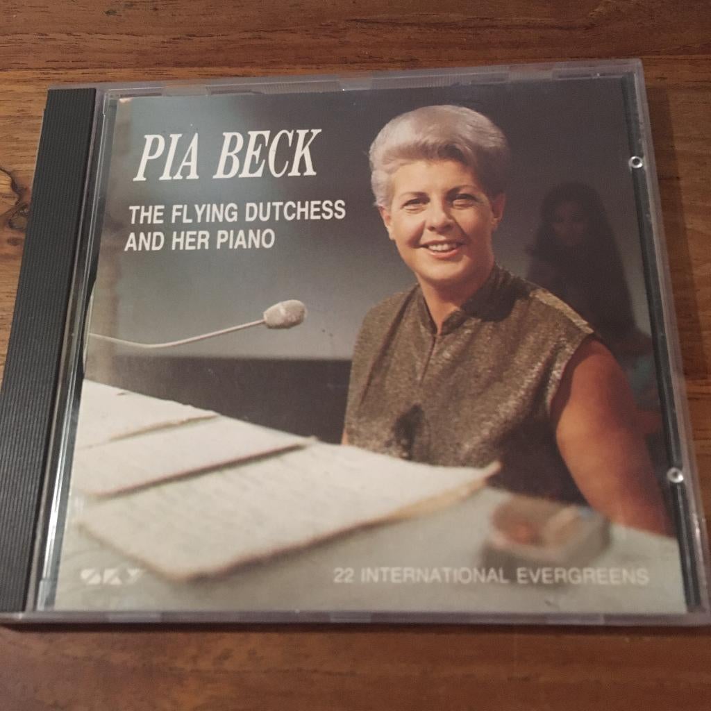 Pia Beck - The flying Dutchess and her piano (Handtekening P, Ophalen of Verzenden, 1980 tot heden, Zo goed als nieuw, Jazz