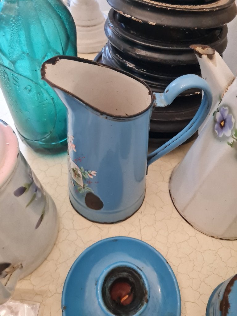 Antieke emaille kan met dik opgelegde bloemen, Ophalen of Verzenden