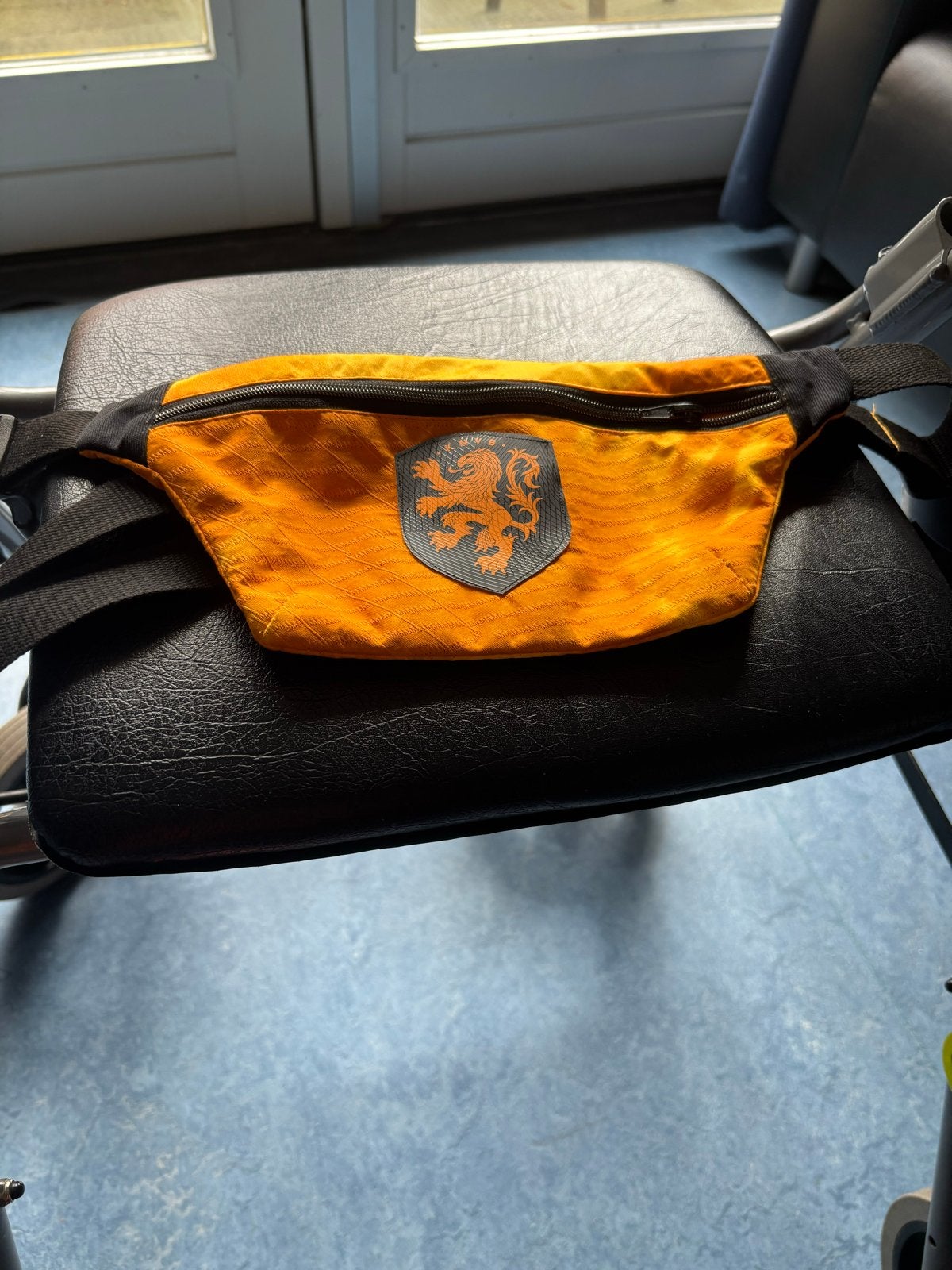 KNVB Heuptas Oranje met Leeuw Logo, Verzamelen, Ophalen of Verzenden, Nieuw