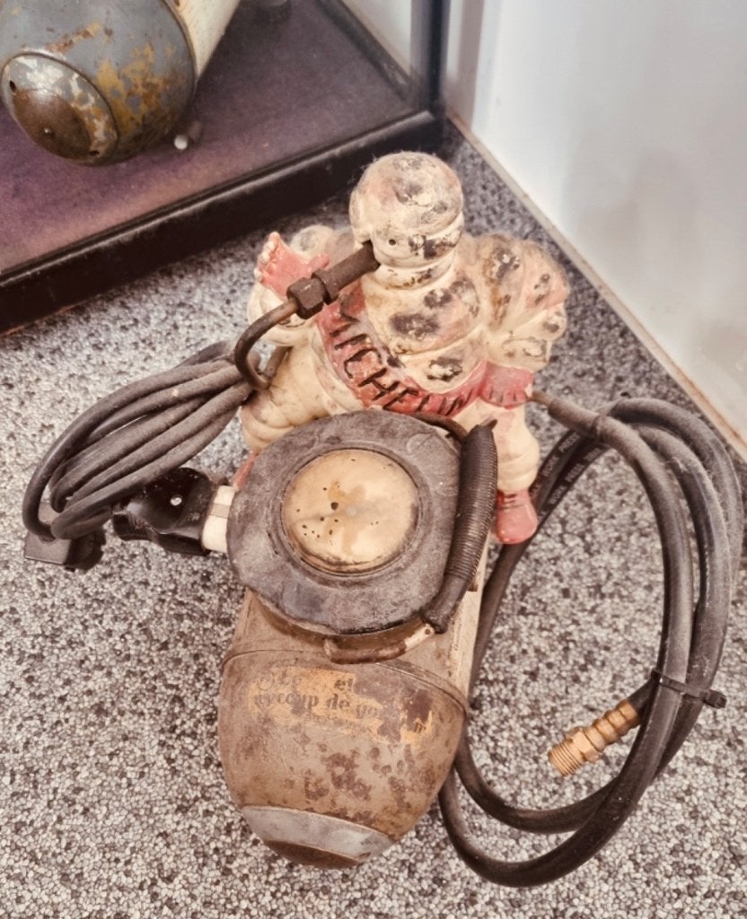 Michelin Bibendum compressor jaren 20, Ophalen of Verzenden, Gebruikt, Reclamebord
