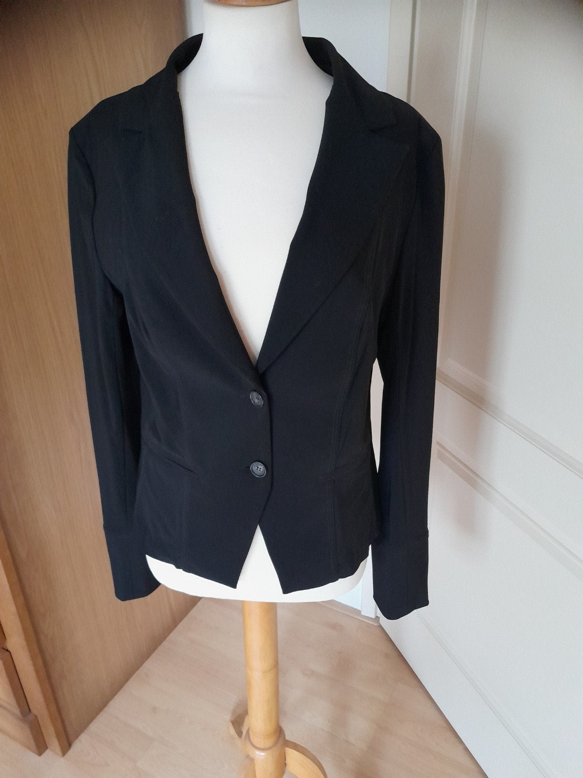Zwart blazer jasje van Jane Lushka travelstof valt als 40, Maat 38/40 (M), Verzenden, Zwart, Zo goed als nieuw