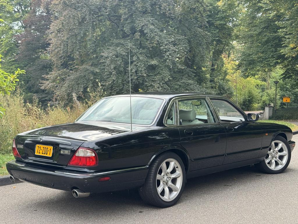 Jaguar XJR 4.0 V8,SUPERCHARGED, SCHUIFDAK (bj 2001), Automaat, Achterwielaandrijving, Zwart, Leder