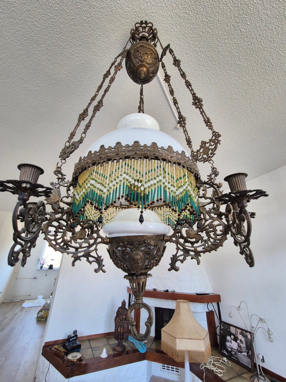 Antieke bronzen olielamp kroonluchter met glaskralen, Ophalen of Verzenden