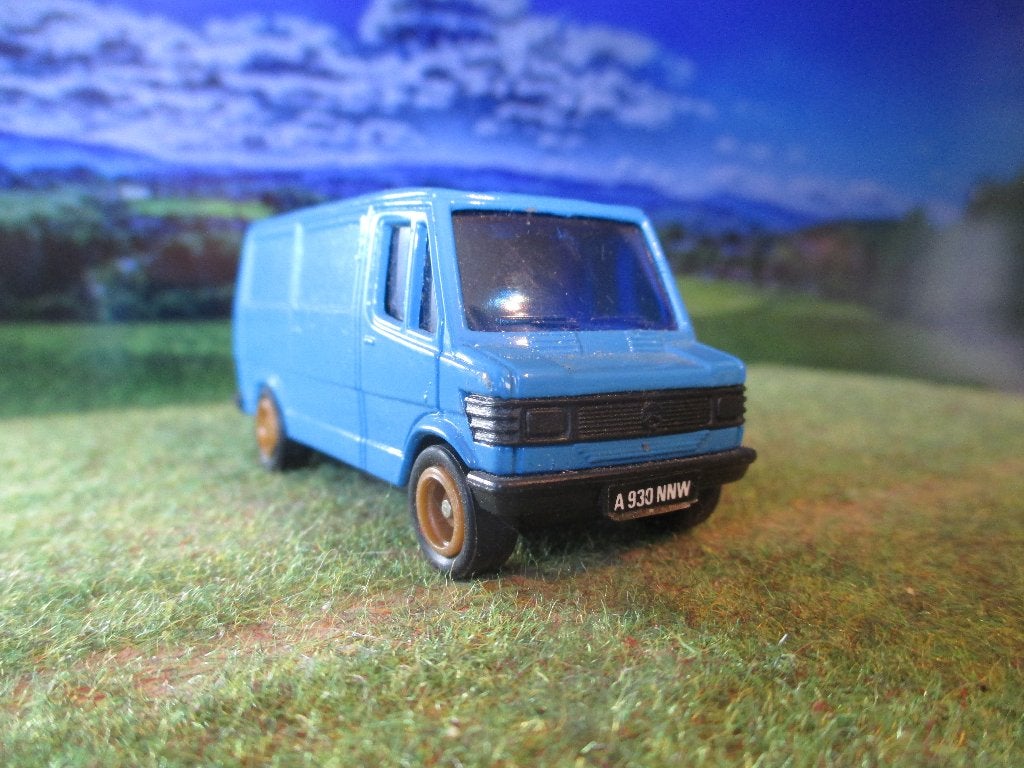 1:64 Mercedes Benz TN 207 / 307 D Dempsey & Makepeace, Ophalen of Verzenden, Zo goed als nieuw, Auto